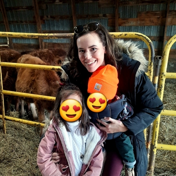 Meet your Posher, Nicole - Picture 2 of 2